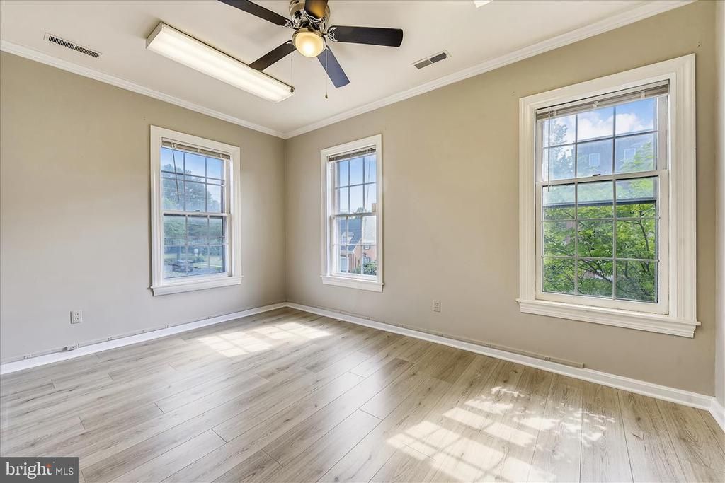 9251 Lee Ave, Manassas, VA 20110